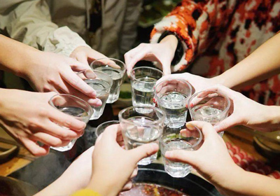 白酒優(yōu)劣怎么看？瀘旗酒業(yè)教你三招學(xué)會(huì)挑好酒